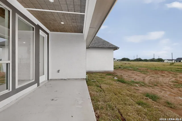 105 Hidden Path Floresville, TX 78114