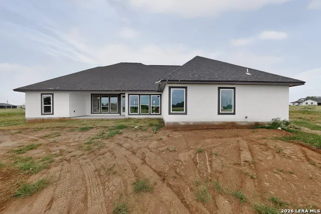 105 Hidden Path Floresville, TX 78114