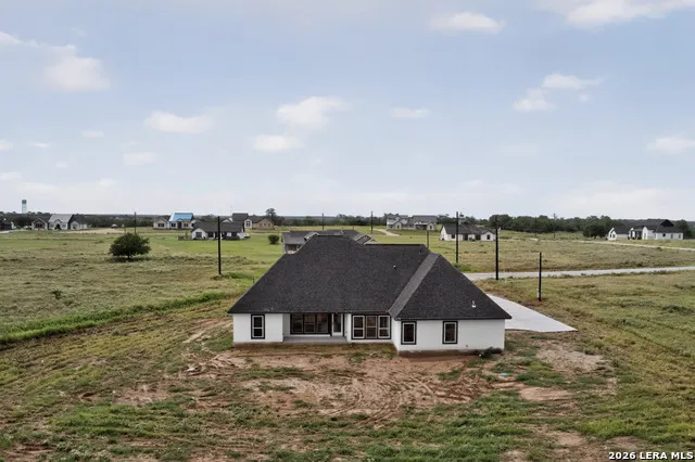 105 Hidden Path Floresville, TX 78114