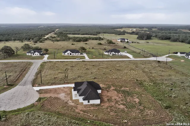 105 Hidden Path Floresville, TX 78114