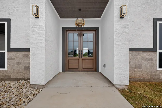 105 Hidden Path Floresville, TX 78114