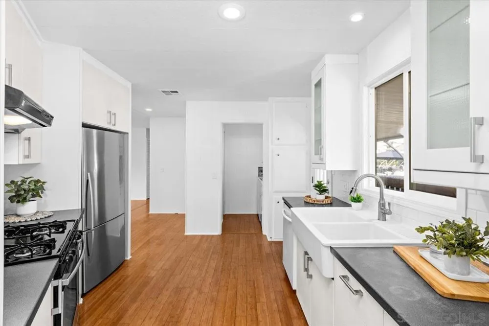 7127 Santa Barbara Carlsbad, CA 92011