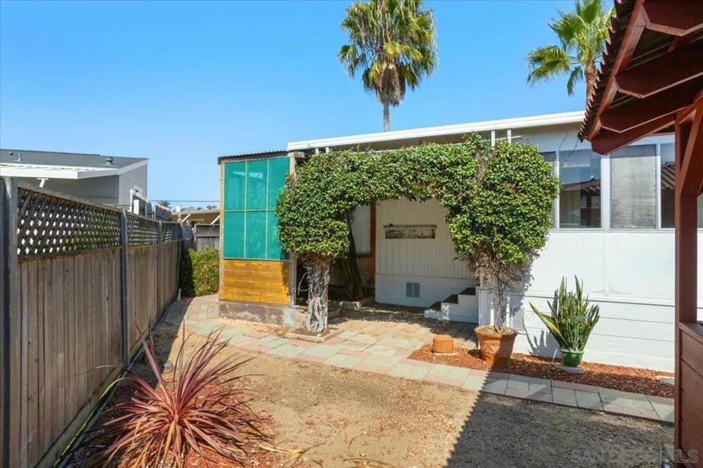 7127 Santa Barbara Carlsbad, CA 92011