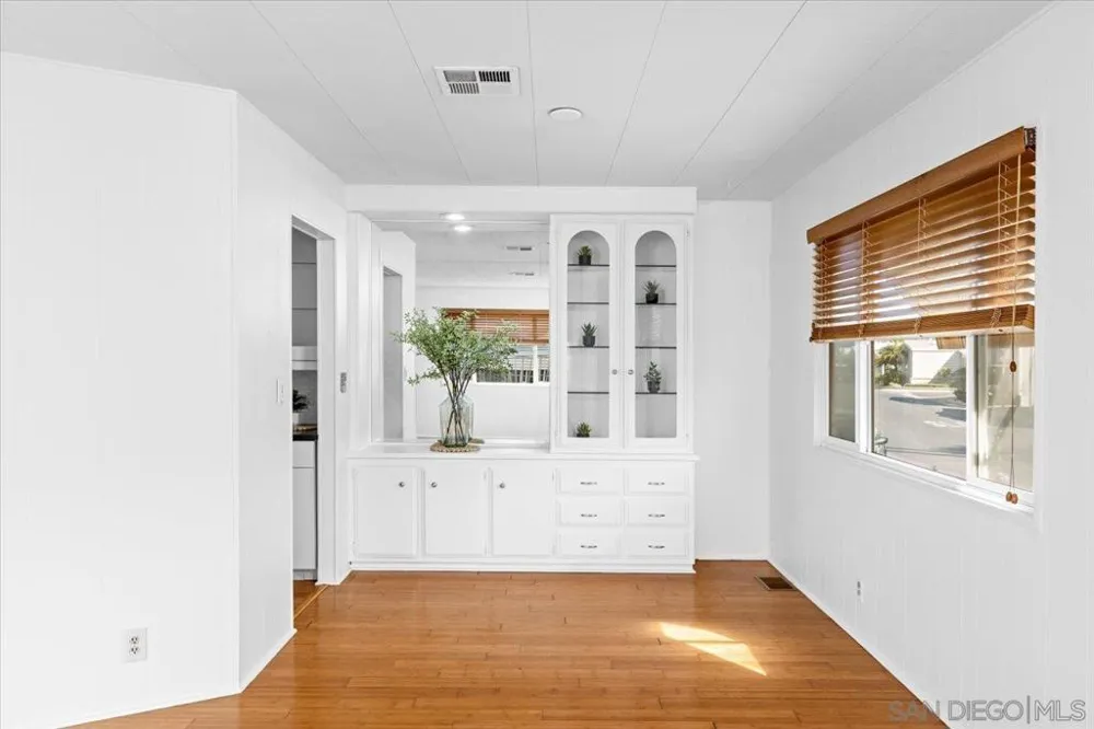 7127 Santa Barbara Carlsbad, CA 92011