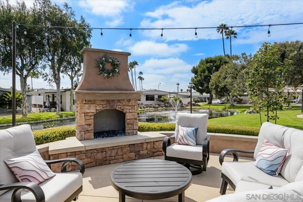 7127 Santa Barbara Carlsbad, CA 92011