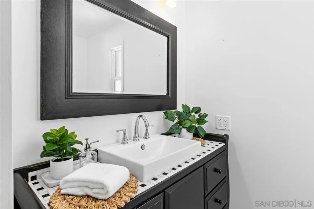 7127 Santa Barbara Carlsbad, CA 92011