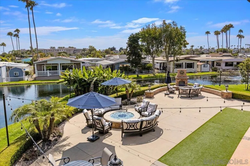 7127 Santa Barbara Carlsbad, CA 92011