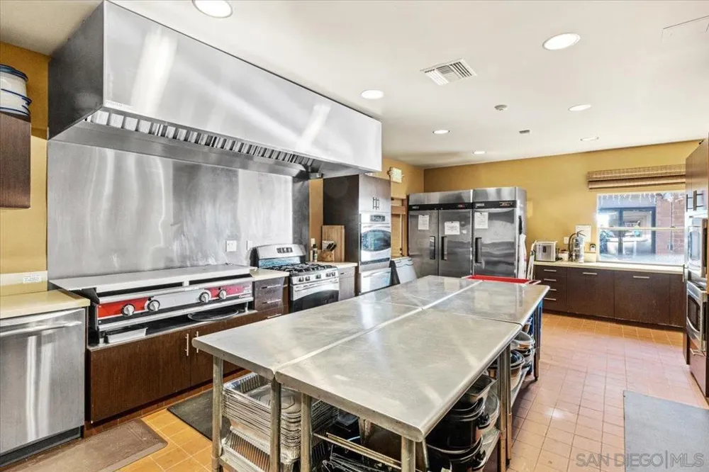7127 Santa Barbara Carlsbad, CA 92011