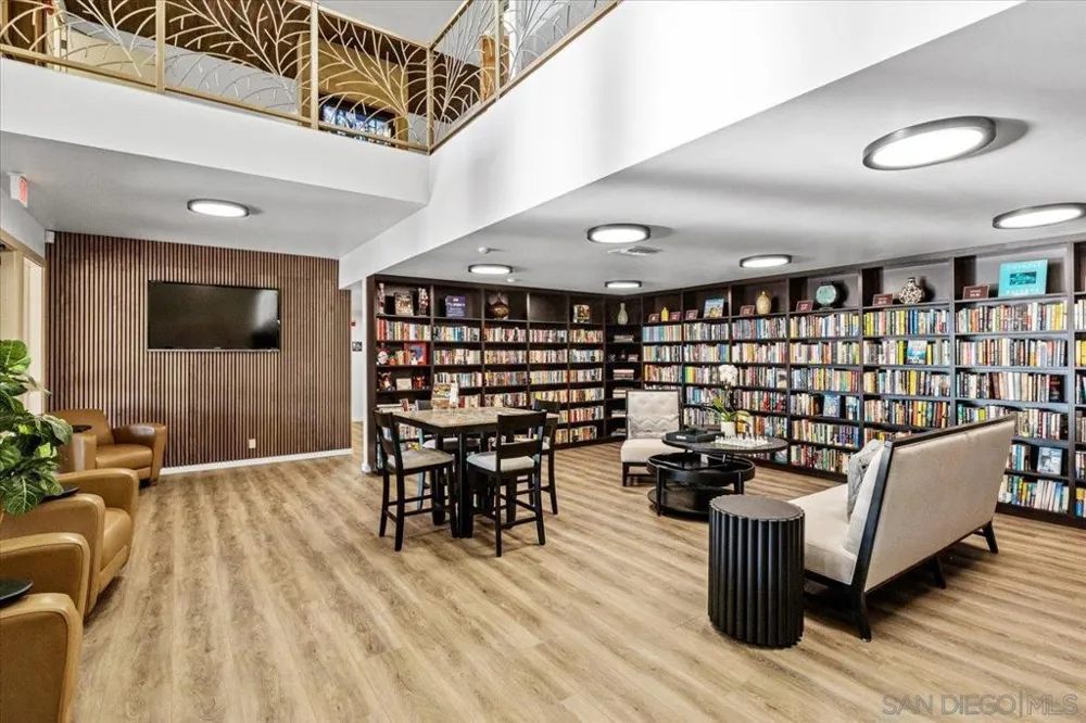 7127 Santa Barbara Carlsbad, CA 92011