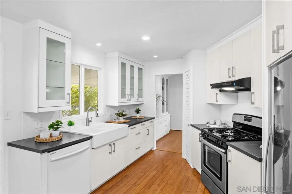 7127 Santa Barbara Carlsbad, CA 92011