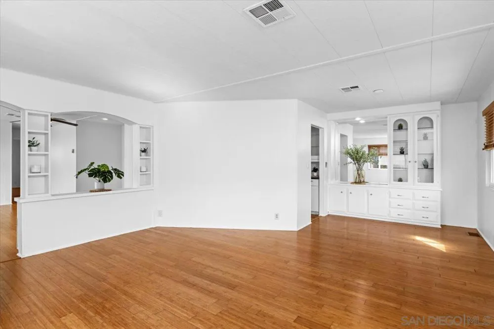 7127 Santa Barbara Carlsbad, CA 92011