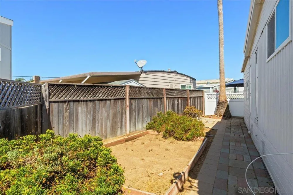 7127 Santa Barbara Carlsbad, CA 92011