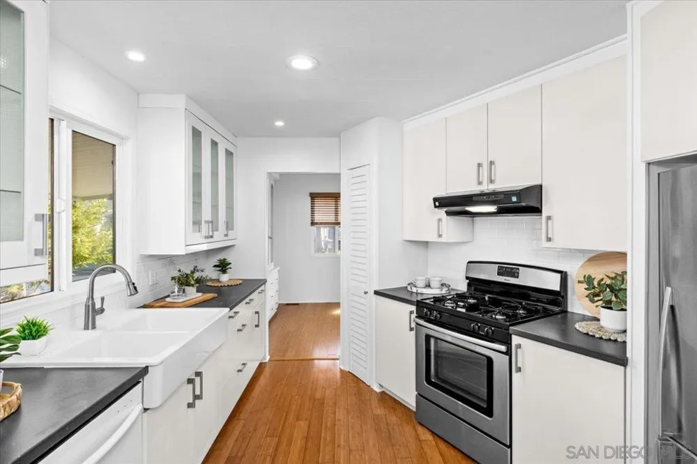 7127 Santa Barbara Carlsbad, CA 92011