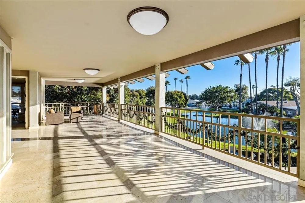7127 Santa Barbara Carlsbad, CA 92011