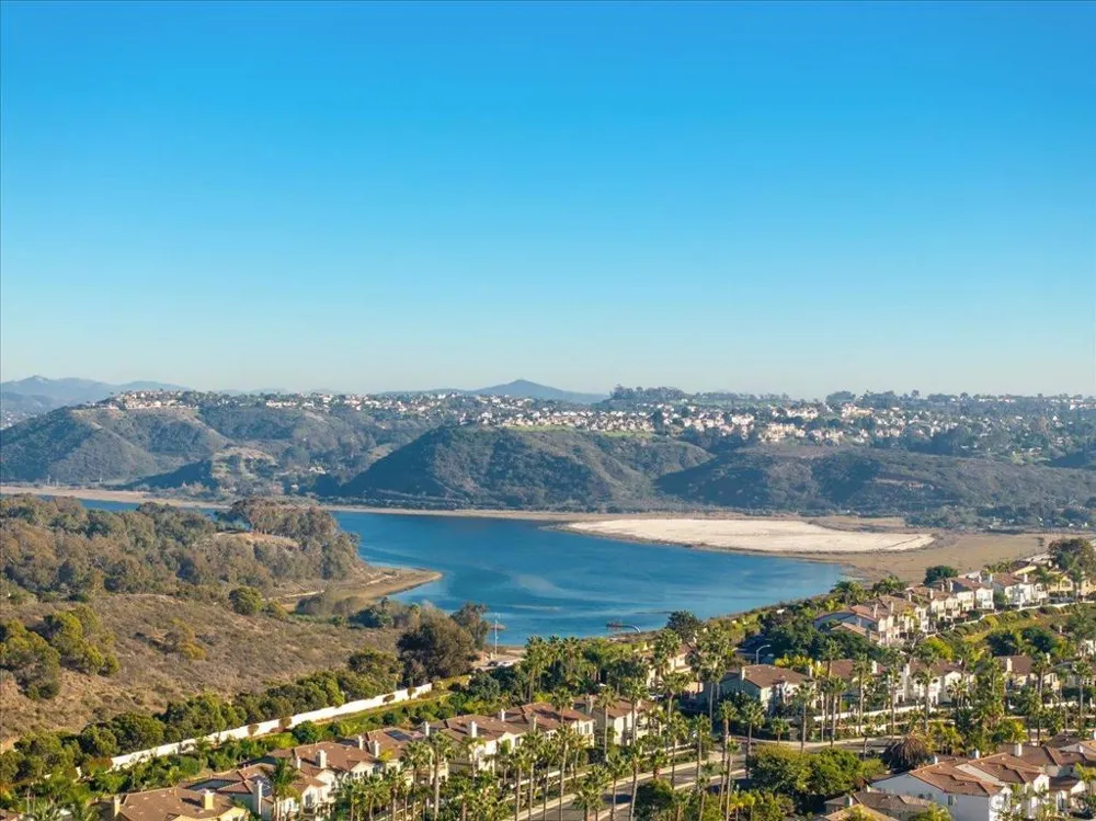 7127 Santa Barbara Carlsbad, CA 92011