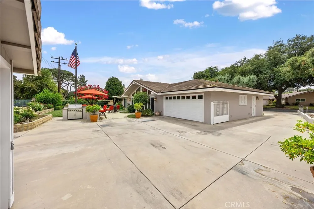 1328 Loma Sola Upland, CA 91786