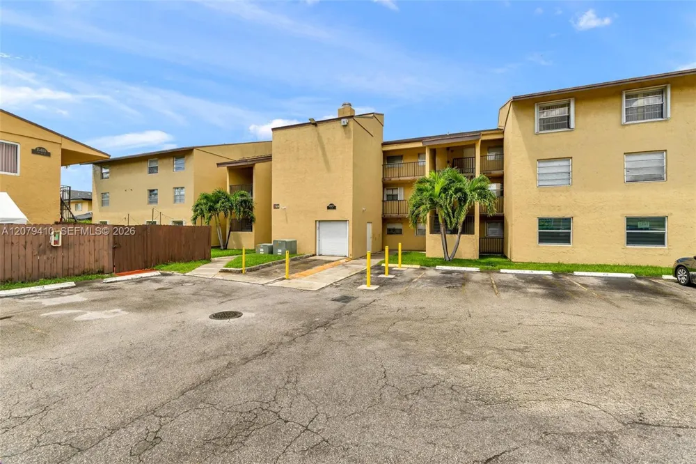 15470 SW 82nd Ln #332 Miami, FL 33193