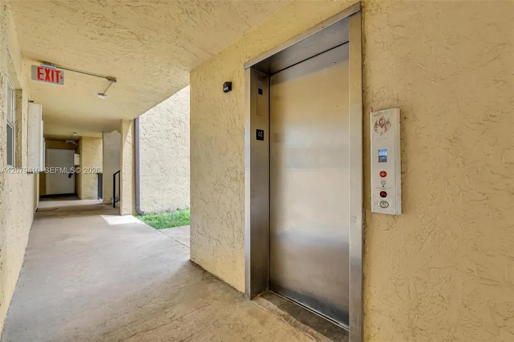 15470 SW 82nd Ln #332 Miami, FL 33193