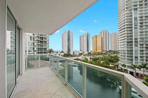 200 SUNNY ISLES BOULEVARD #2-806