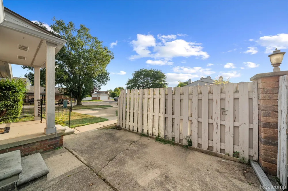 2101 VINE WAY #90 Canton Charter Township, MI 48188