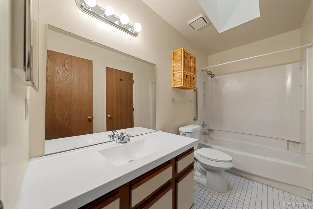 2101 VINE WAY #90 Canton Charter Township, MI 48188