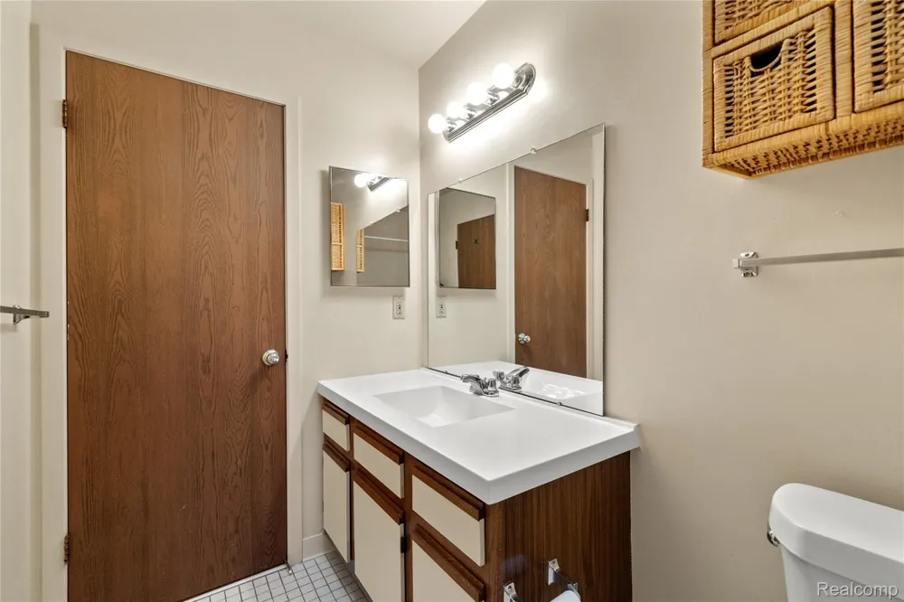 2101 VINE WAY #90 Canton Charter Township, MI 48188