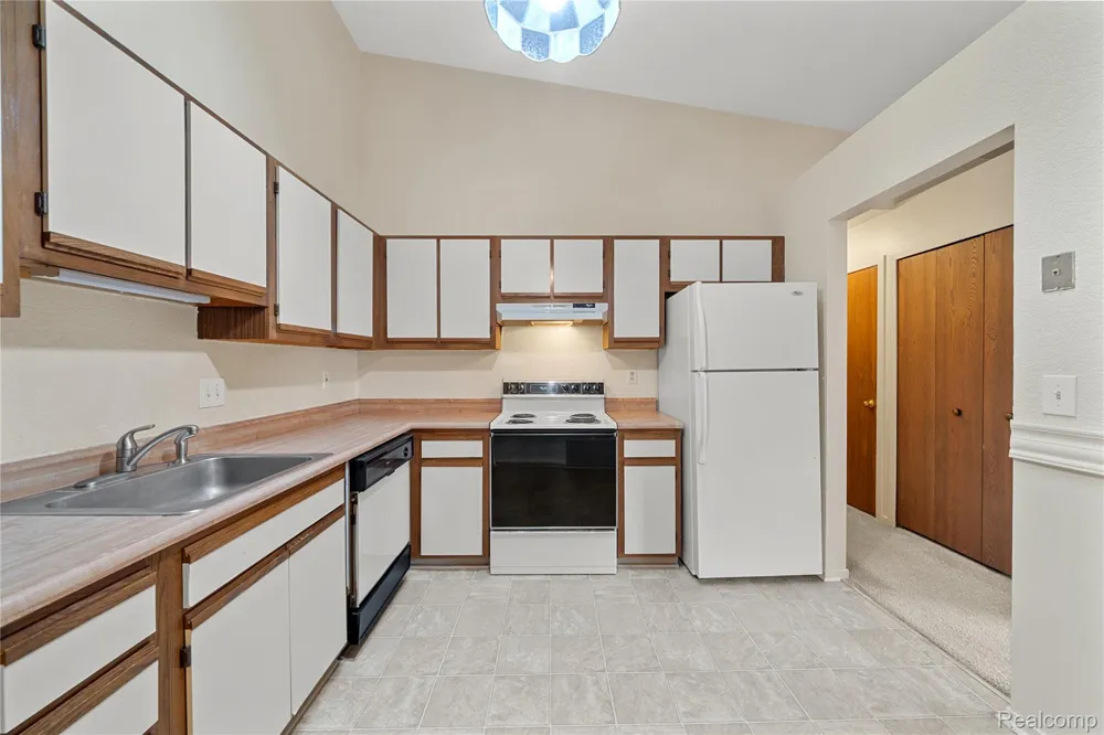 2101 VINE WAY #90 Canton Charter Township, MI 48188