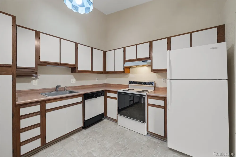 2101 VINE WAY #90 Canton Charter Township, MI 48188