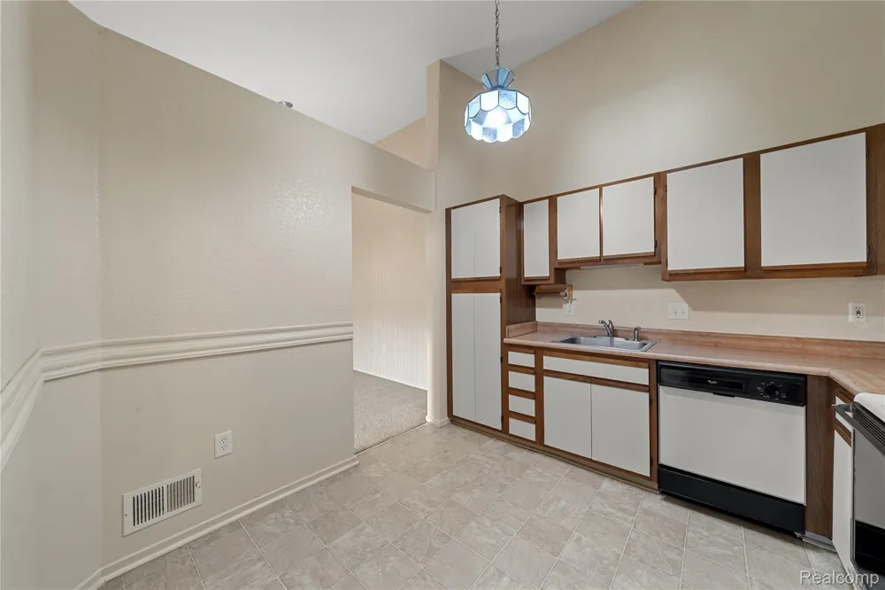2101 VINE WAY #90 Canton Charter Township, MI 48188