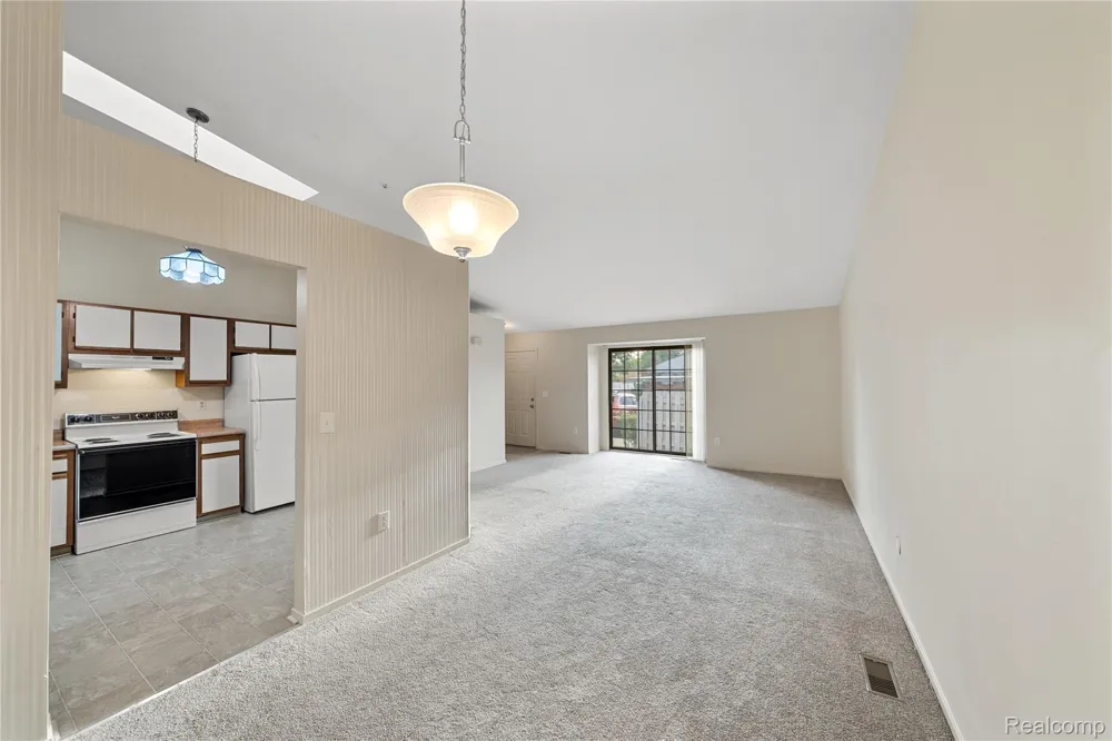 2101 VINE WAY #90 Canton Charter Township, MI 48188