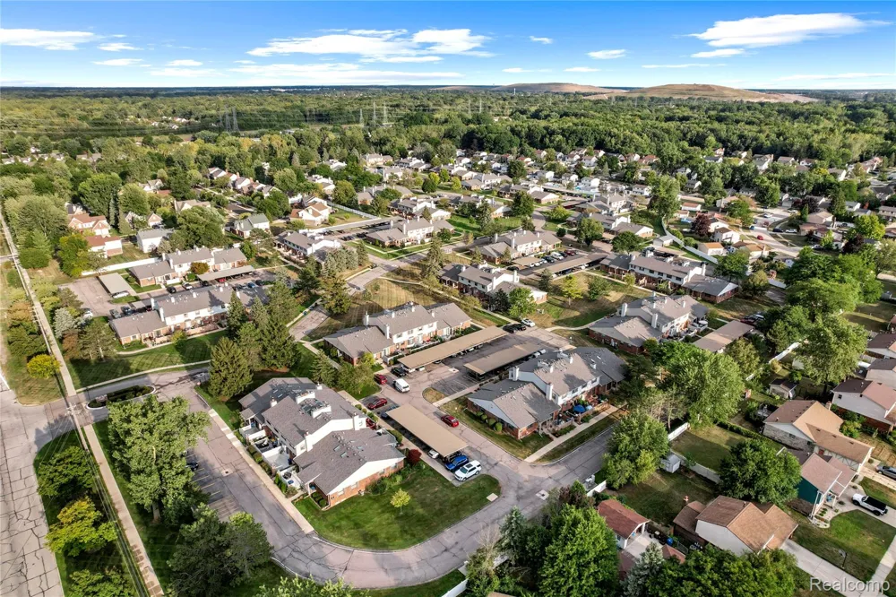 2101 VINE WAY #90 Canton Charter Township, MI 48188