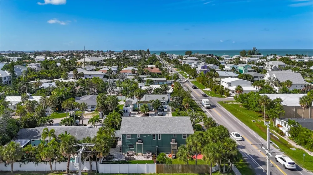 202 PEACOCK  UNIT B LANE #B Holmes Beach, FL 34217