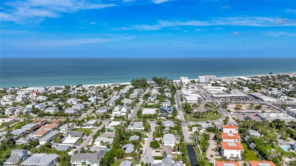202 PEACOCK  UNIT B LANE #B Holmes Beach, FL 34217