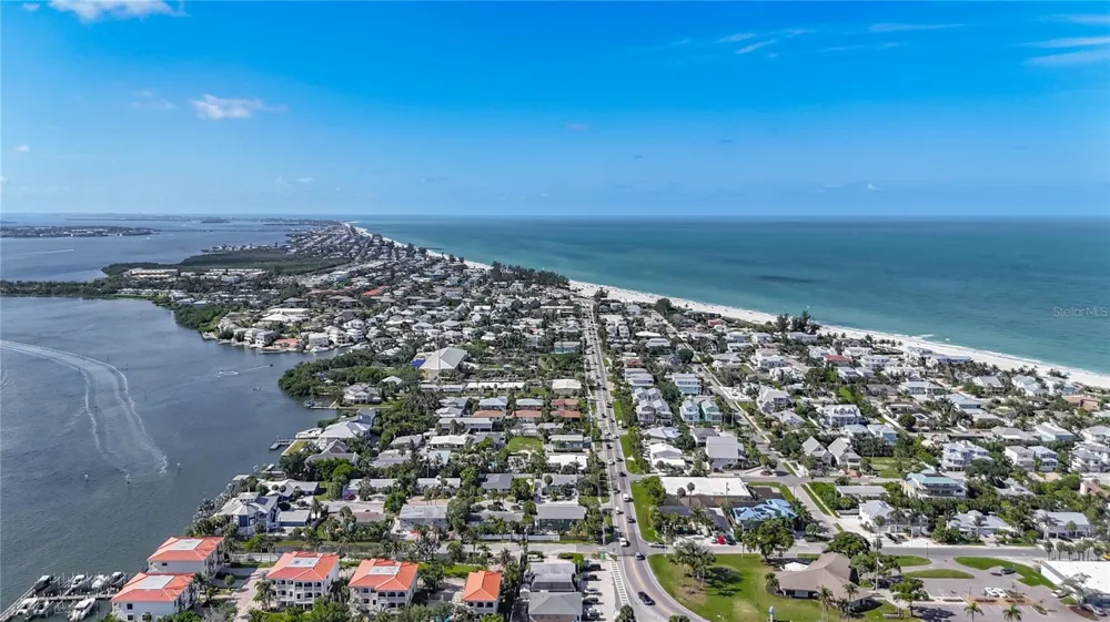 202 PEACOCK  UNIT B LANE #B Holmes Beach, FL 34217
