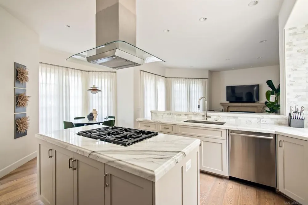 7729 Ivanhoe Avenue La Jolla, CA 92037