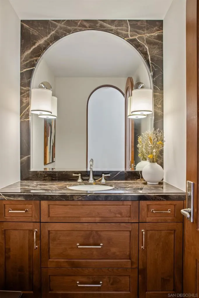 7729 Ivanhoe Avenue La Jolla, CA 92037