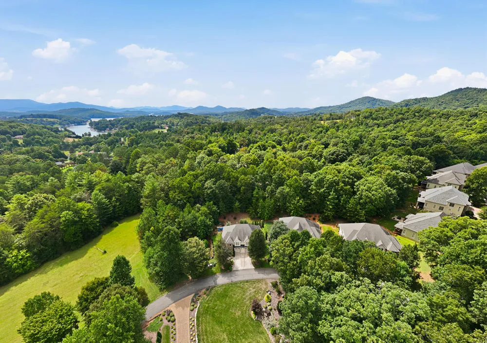 476 Licklog Ridge Hayesville, NC 28904