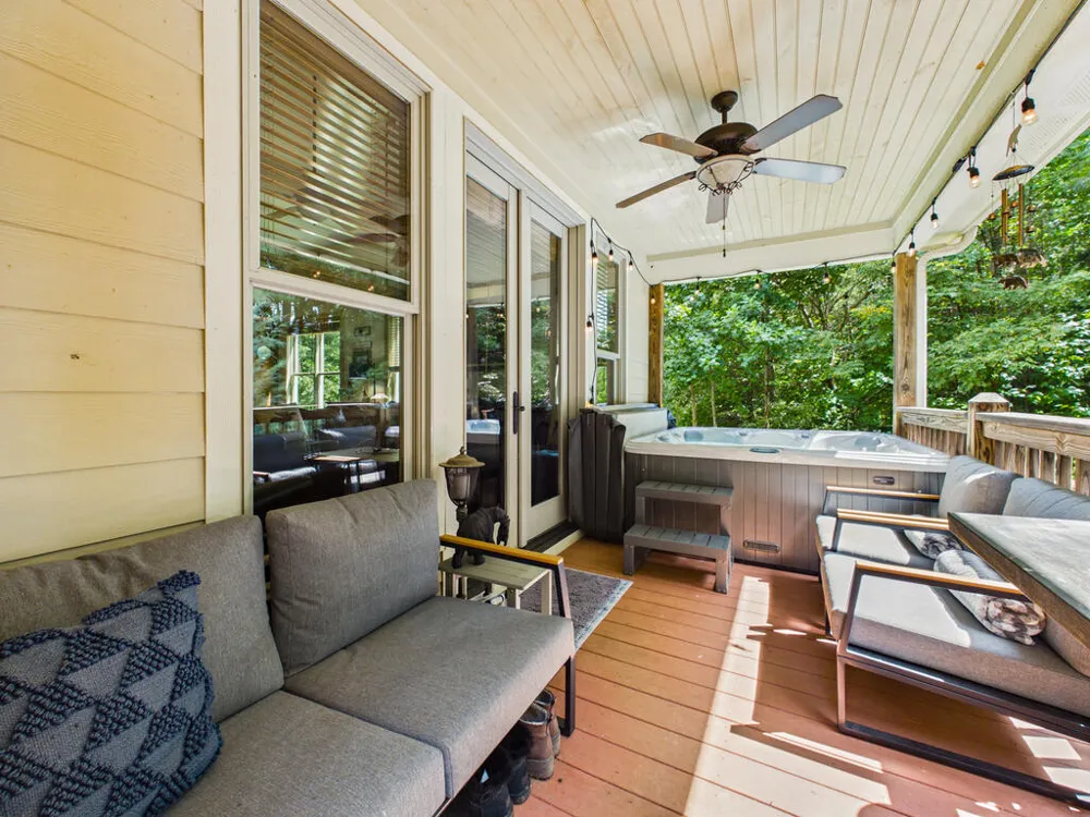 476 Licklog Ridge Hayesville, NC 28904