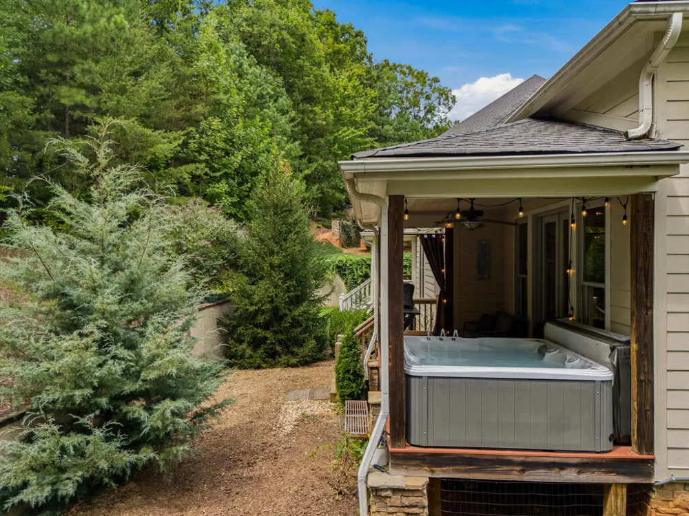 476 Licklog Ridge Hayesville, NC 28904