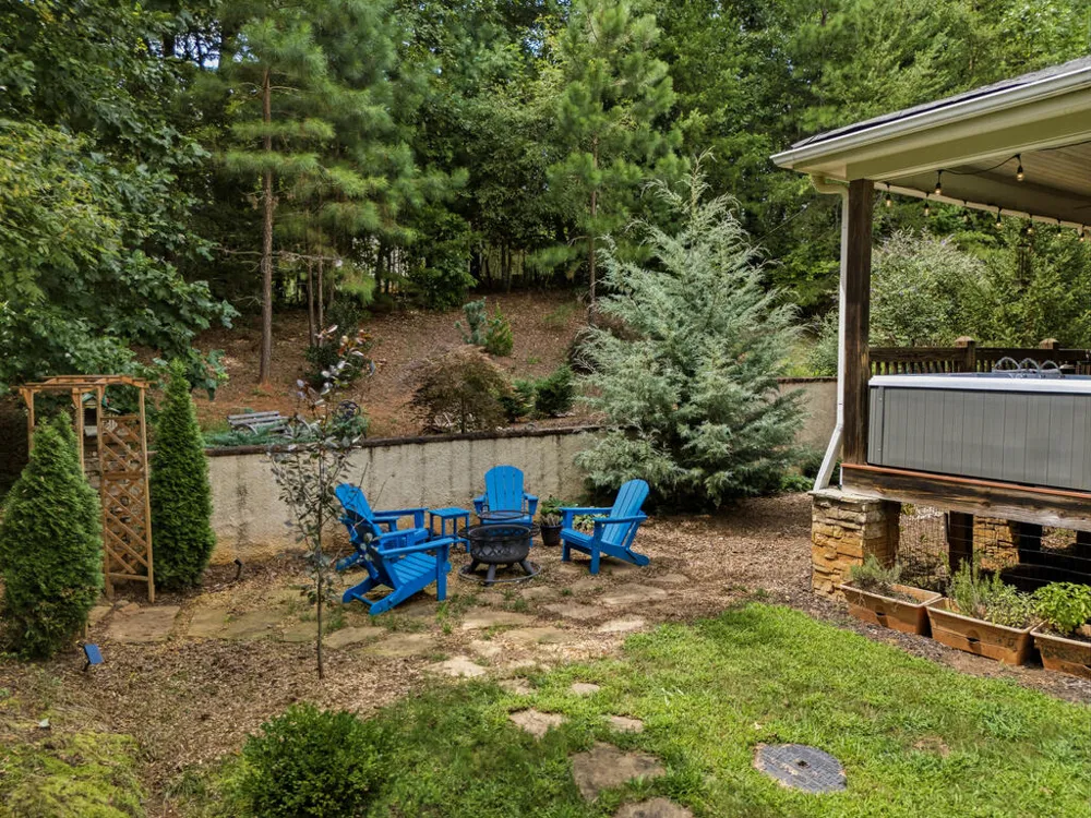 476 Licklog Ridge Hayesville, NC 28904