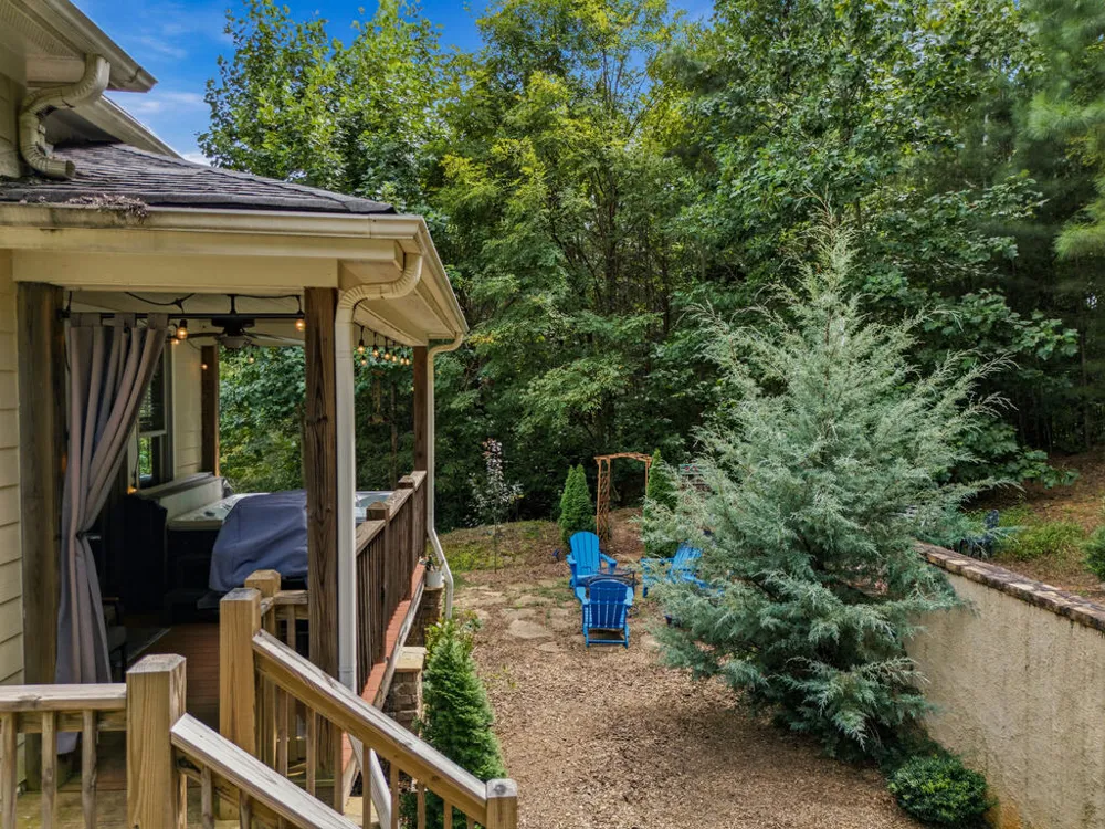 476 Licklog Ridge Hayesville, NC 28904