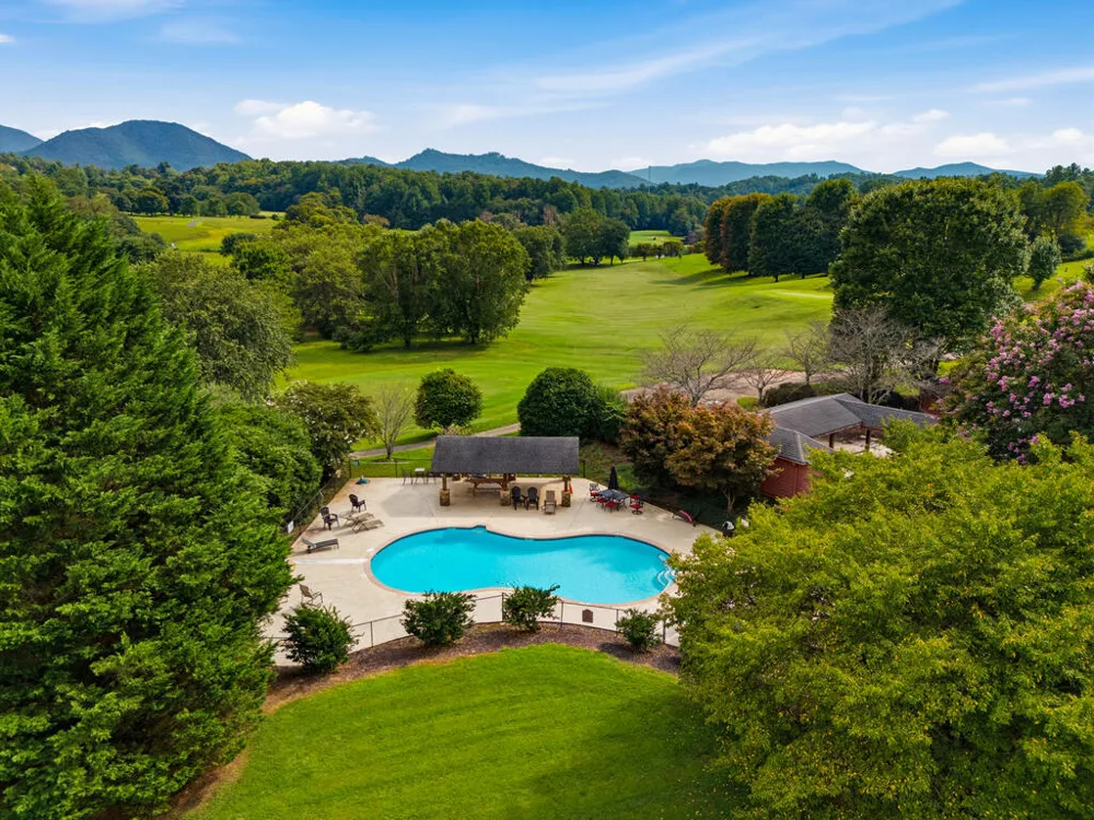 476 Licklog Ridge Hayesville, NC 28904