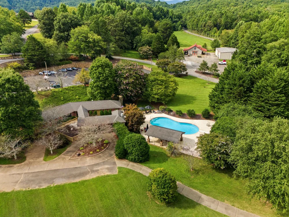 476 Licklog Ridge Hayesville, NC 28904