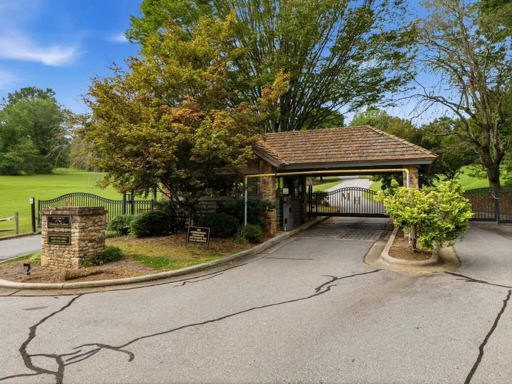 476 Licklog Ridge Hayesville, NC 28904