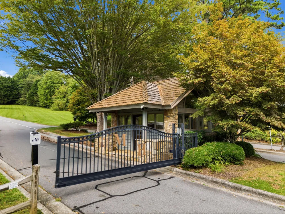 476 Licklog Ridge Hayesville, NC 28904