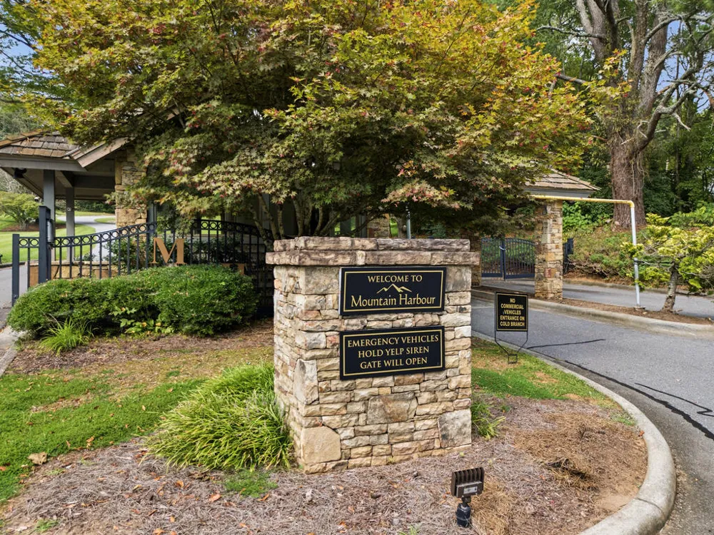 476 Licklog Ridge Hayesville, NC 28904