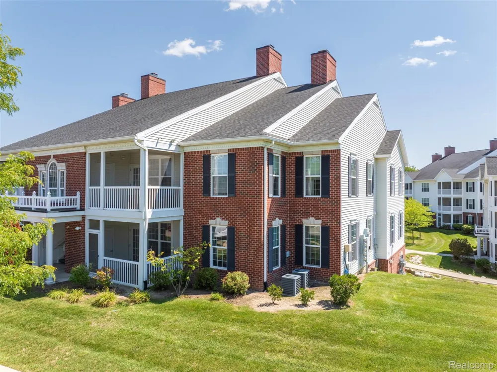 1006 W Summerfield Glen Circle Scio Township, MI 48103