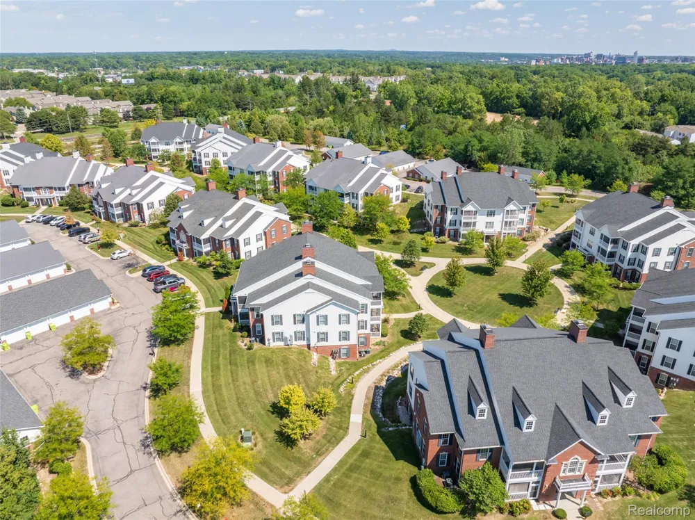 1006 W Summerfield Glen Circle Scio Township, MI 48103
