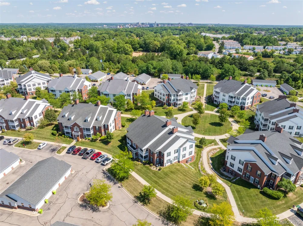 1006 W Summerfield Glen Circle Scio Township, MI 48103