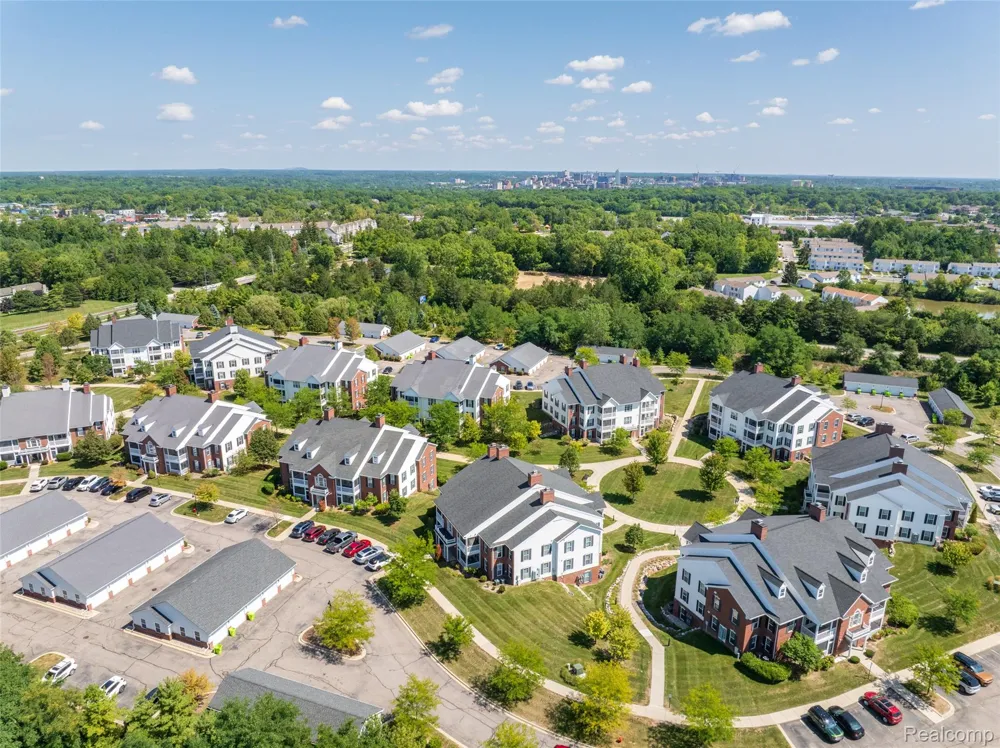 1006 W Summerfield Glen Circle Scio Township, MI 48103